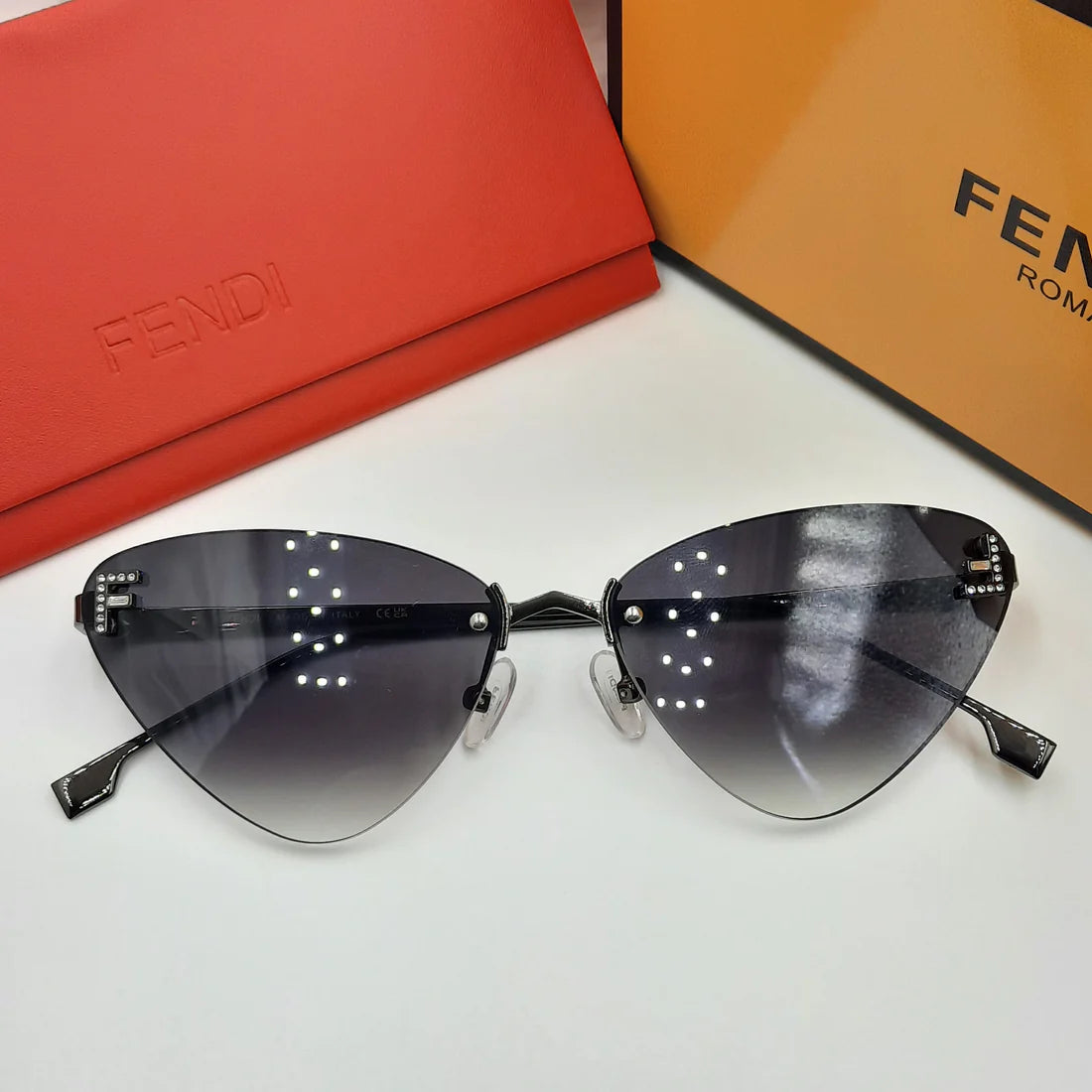 Fendi First noir cat eye
