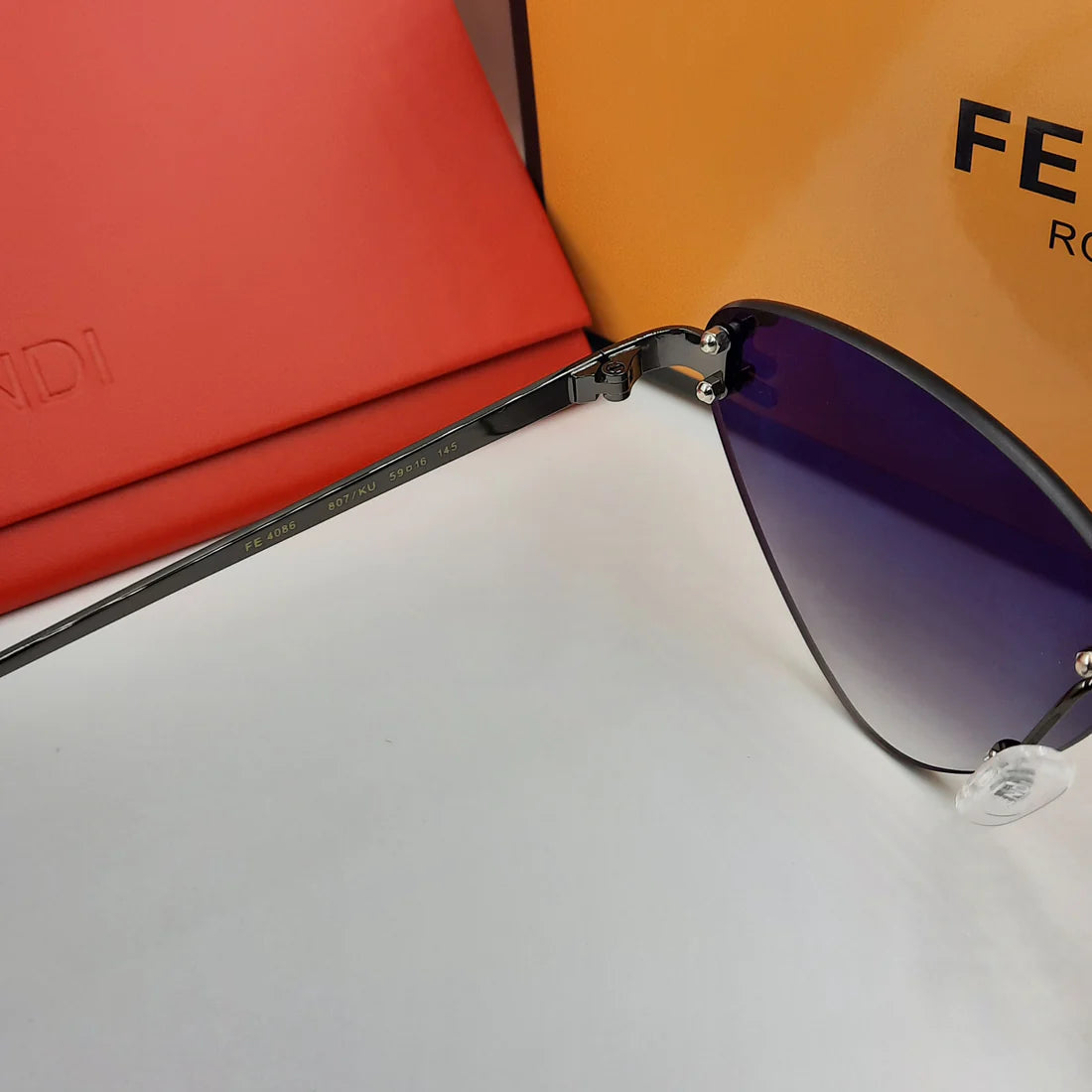 Fendi First noir cat eye