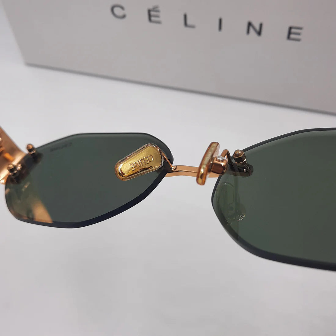 CELINE Triomphe CL42119U doré vert avec pochette à bandoulière