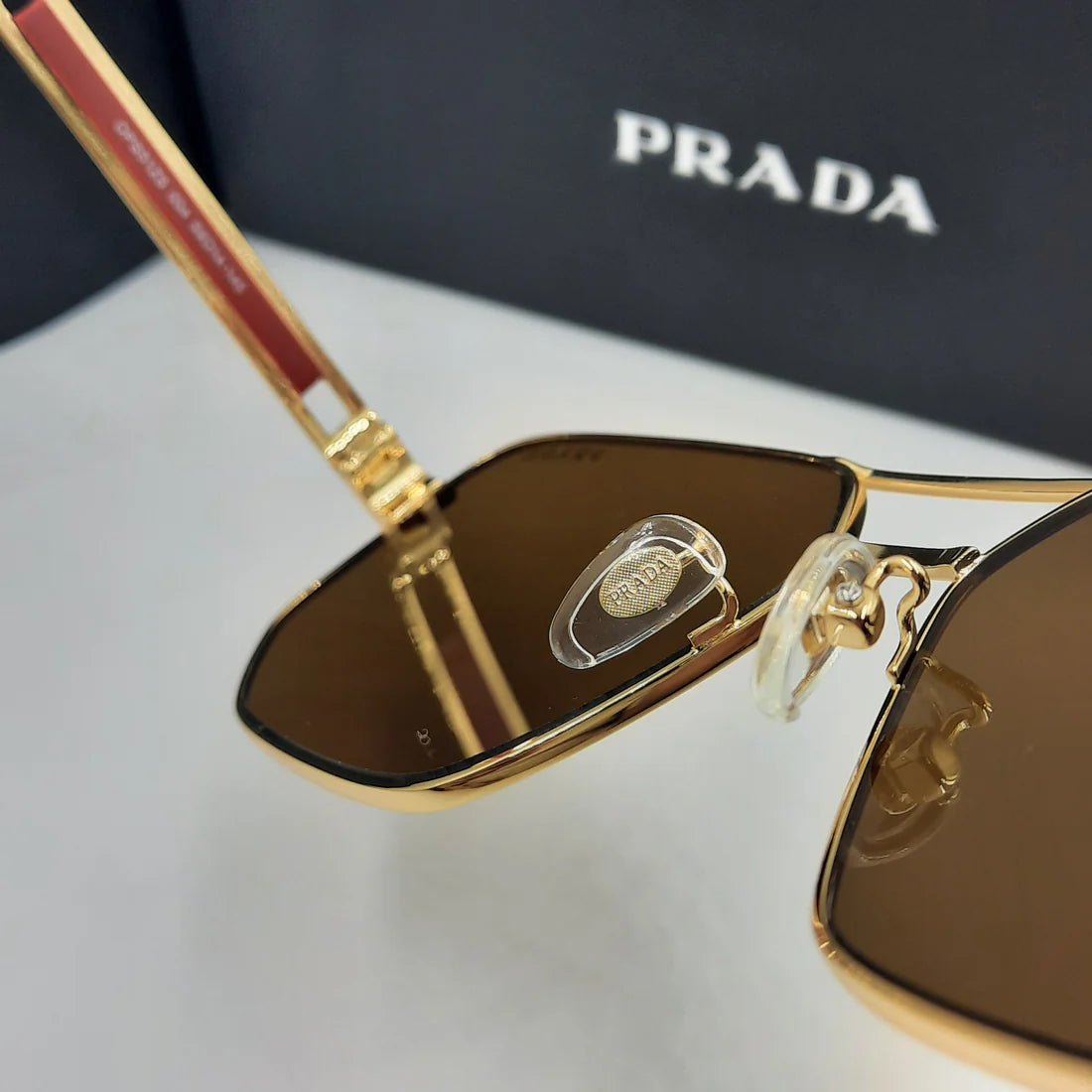 PRADA OPS51ZS rouge doré marron