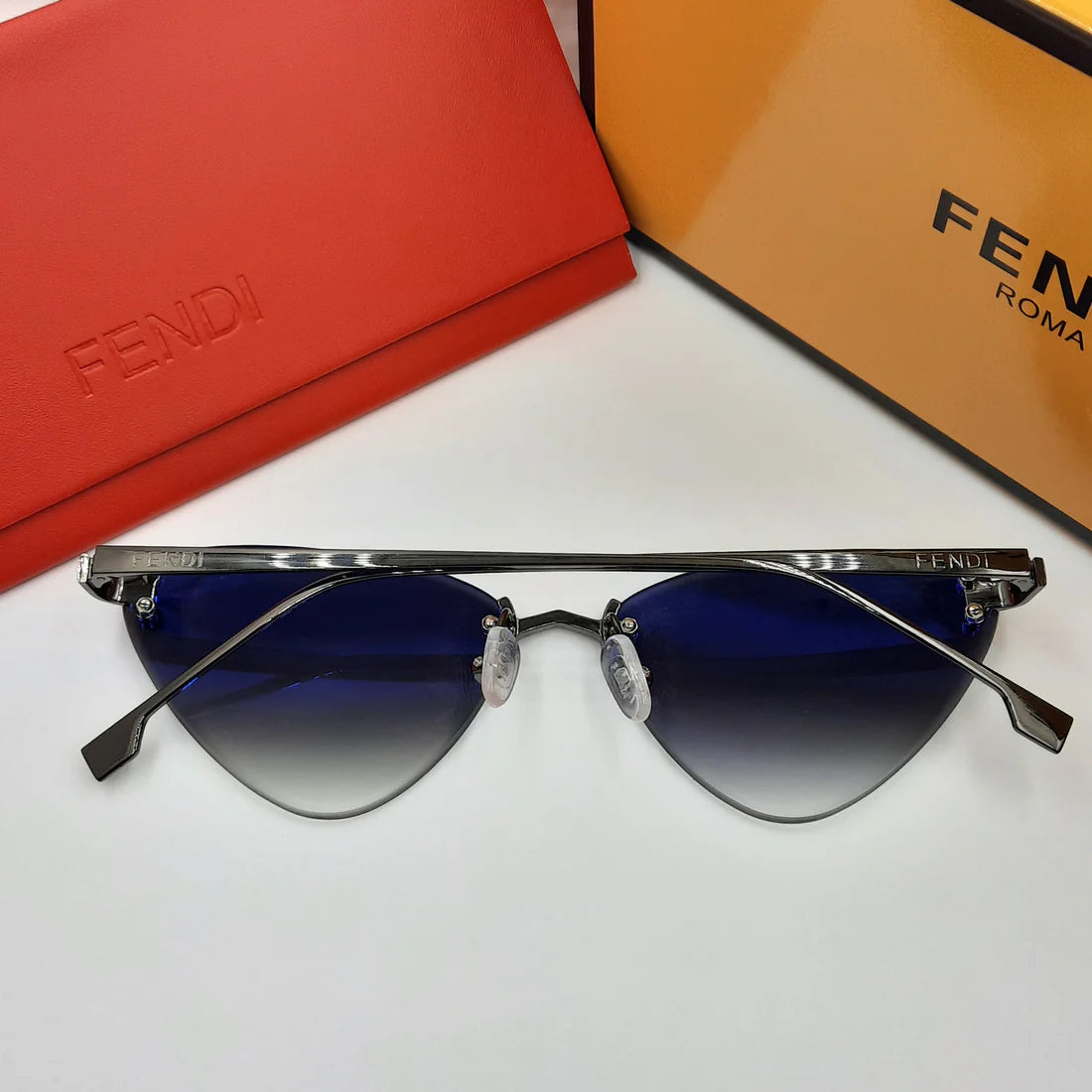 Fendi First noir cat eye