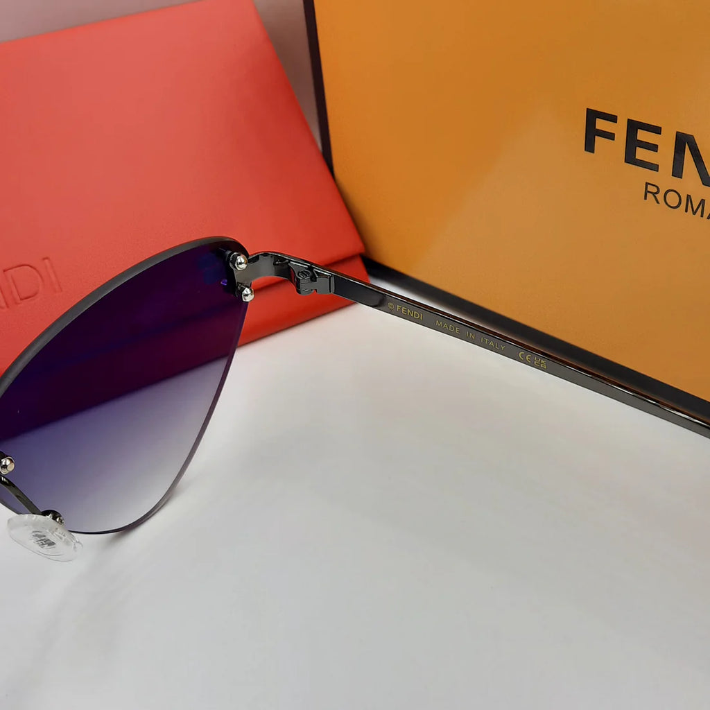Fendi First noir cat eye