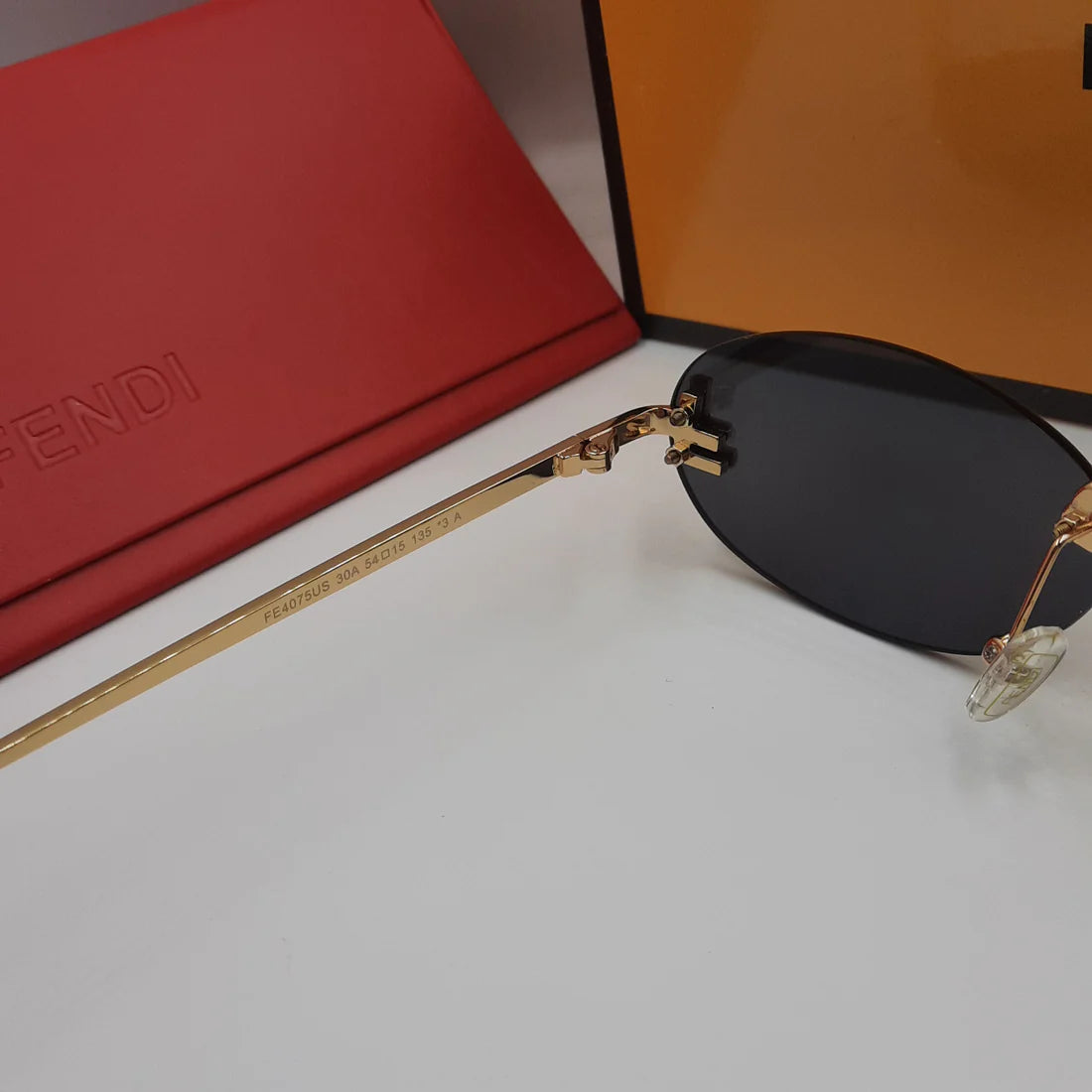 Fendi FE4075US doré noir